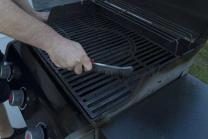 Is it safe to cook on a rusted grill?