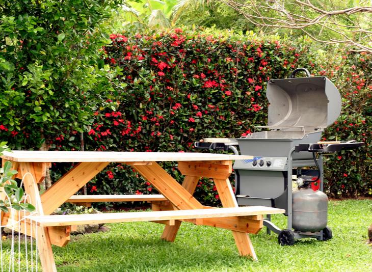 What is the Difference Between 2 and 3-Burner Grills?