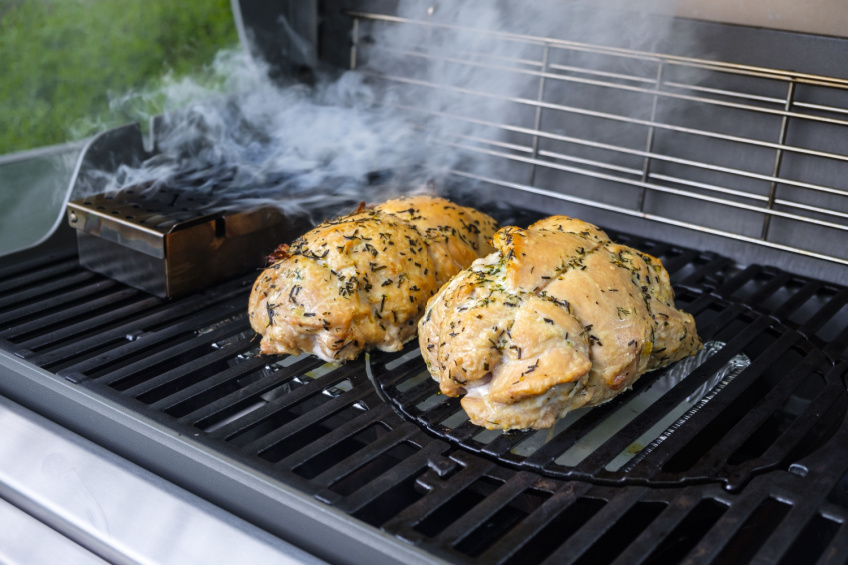 How to Use Woodchips on a Gas Grill