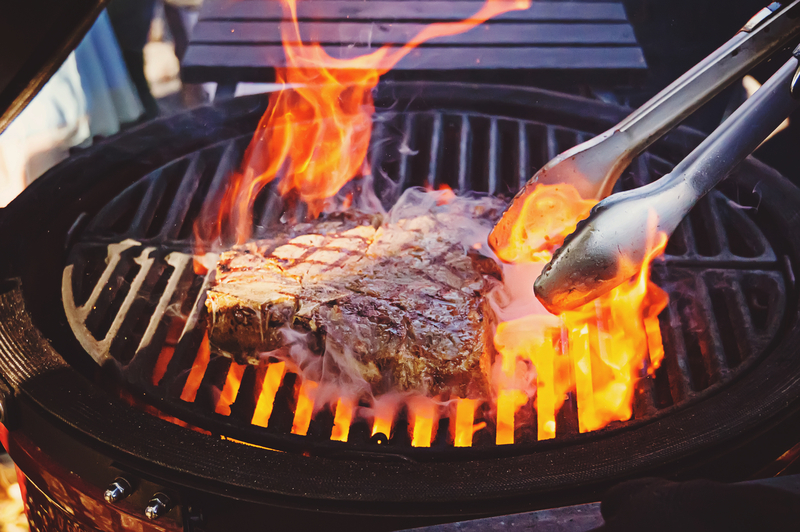 Do You Leave the Lid Open or Closed on a Charcoal Grill