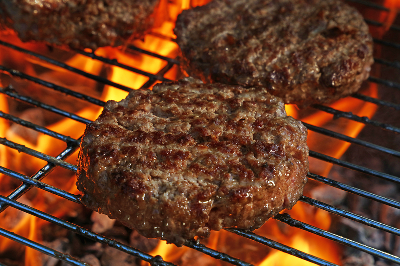 Do You Leave the Lid Open or Closed on a Charcoal Grill