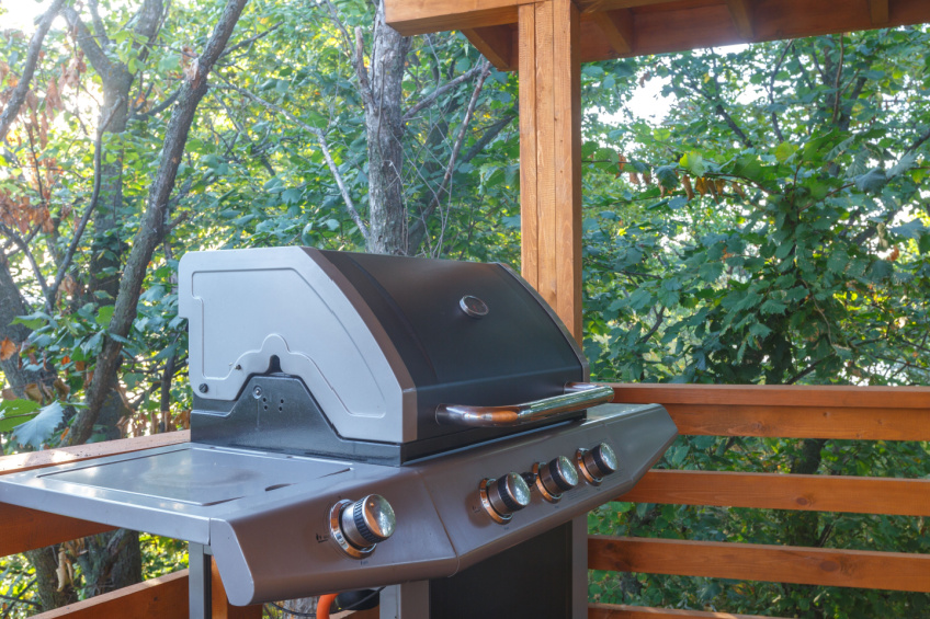 Low-Maintenance Gas Grills with Non-Stick Grates