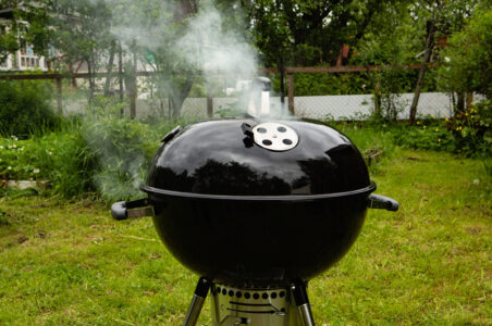 Do You Leave the Lid Open or Closed on a Charcoal Grill: Expert Tips