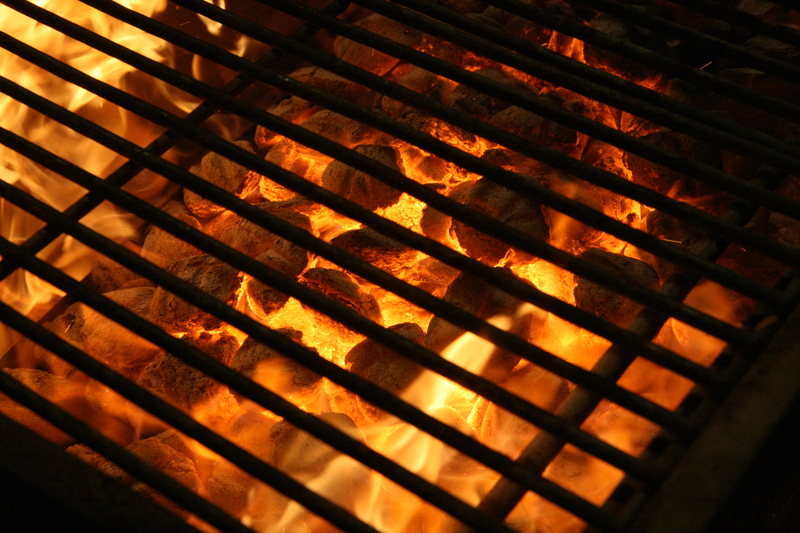 Is It Healthy to Grill on a Charcoal Grill? 