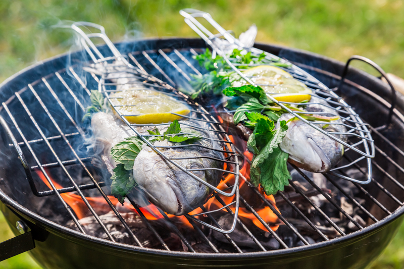 What Are the Benefits of a Kettle Grill? 