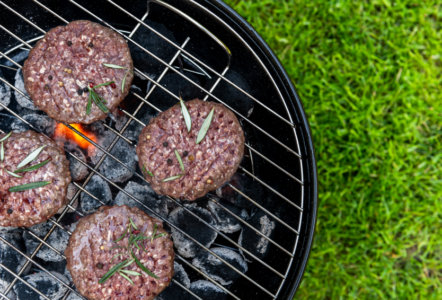 How to Grill a Burger for Backyard Parties: Juicy Results
